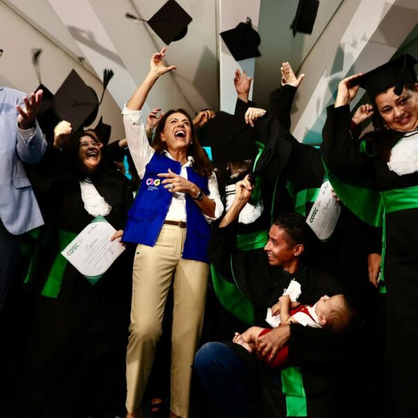 Coordenadora do Goiás Social, primeira-dama Gracinha Caiado, prestigia a formatura de novos guias de turismo