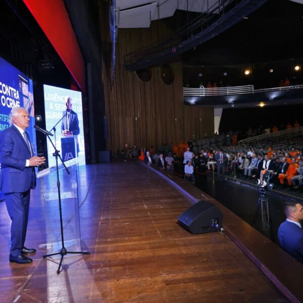 Lançamento de IA no trabalho das forças policiais