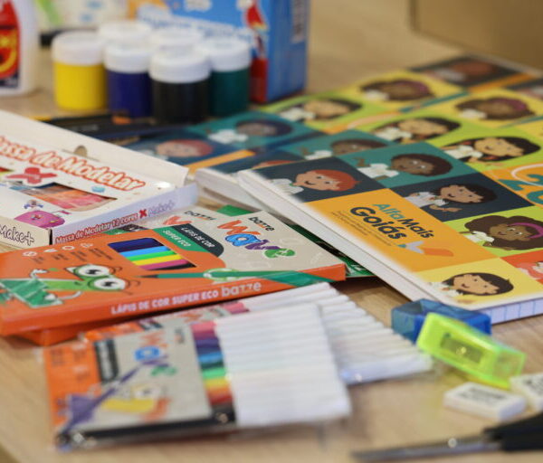 Seduc entrega materiais pedagógicos a prefeitos de 114 municípios