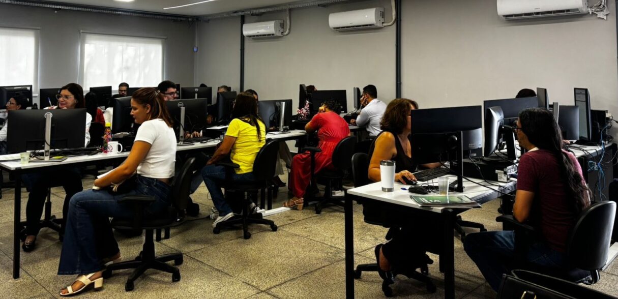 Mais 533 professores aprovados em concurso tomam posse