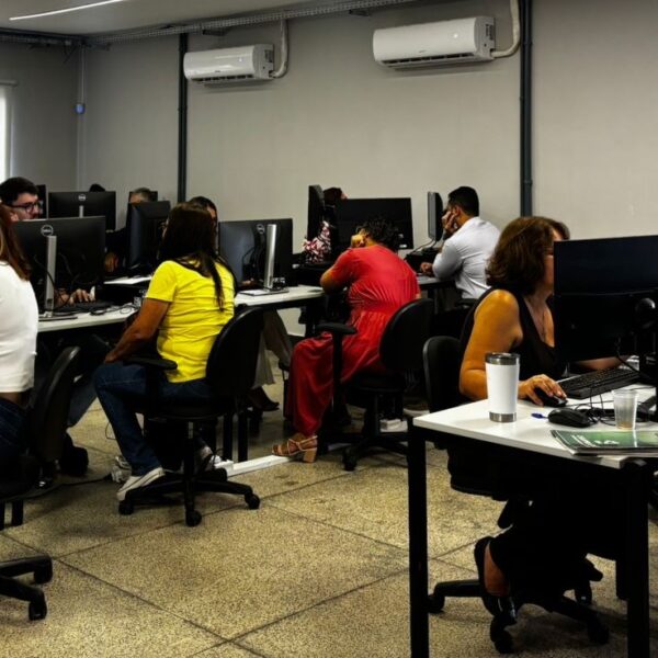 Mais 533 professores aprovados em concurso tomam posse