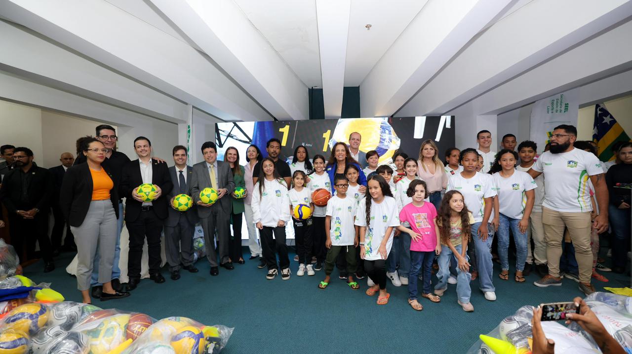 Governo entrega R$ 1,5 milhão em material esportivo para municípios goianos