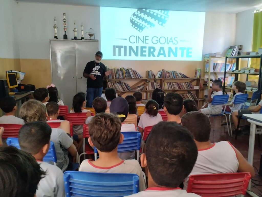 Cine Goiás Itinerante democratiza acesso ao cinema e impacta mais de 110 mil pessoas em Goiás