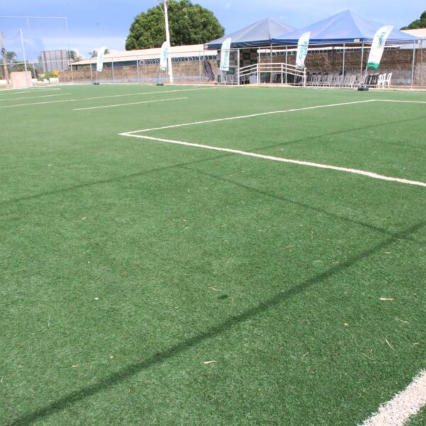 Campos sintéticos de futebol society são entregues em quatro municípios