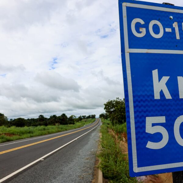 Caiado conclui 100% de integração asfáltica com pavimentação da GO-154 em Bonópolis