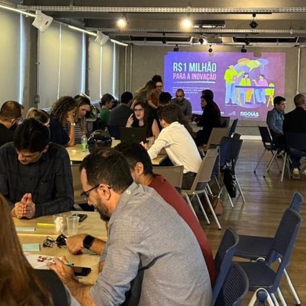 Sala da Rede Goiana de Laboratórios de Inovação