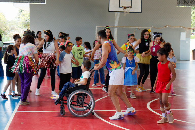 Carnaval no Crer tem alegria e informação para pacientes e colaboradores