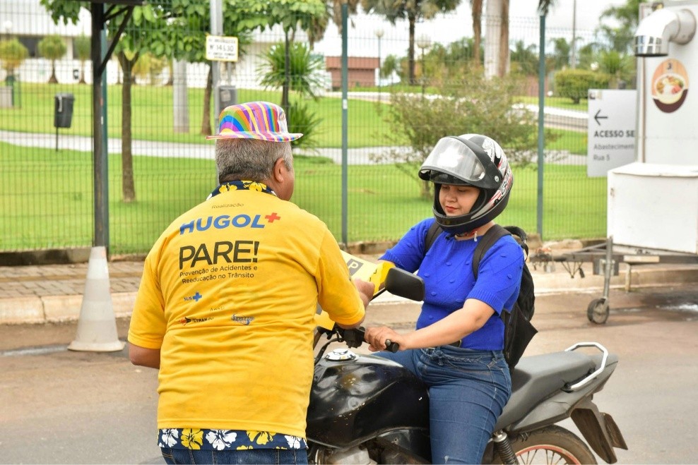 Hugol promove ação de prevenção no trânsito após registrar média de mais de 400 vítimas por mês