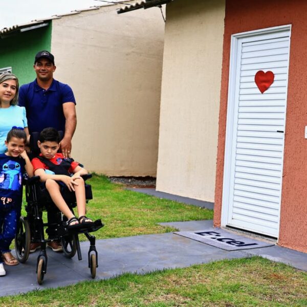 Governo entrega 100 casas a custo zero em Cristianópolis